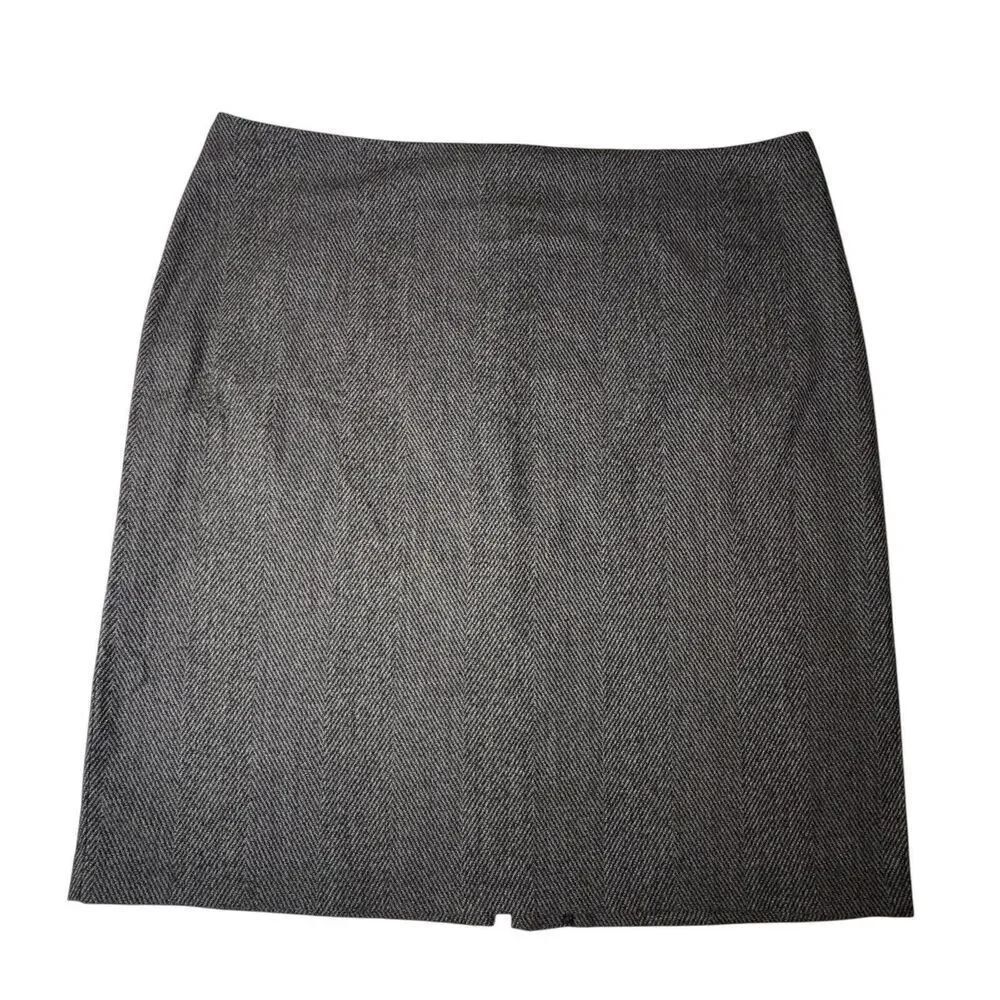 New York & Company Sz 14 Stretch Black White Gray Pencil Skirt Back Slit Zipper
